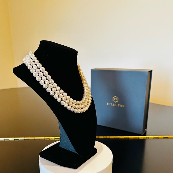 NWT LUXURY AUTHENTIC TIMELESS ELEGANT RARE Majorica Triple Strand Pearl Necklace - Picture 10 of 17